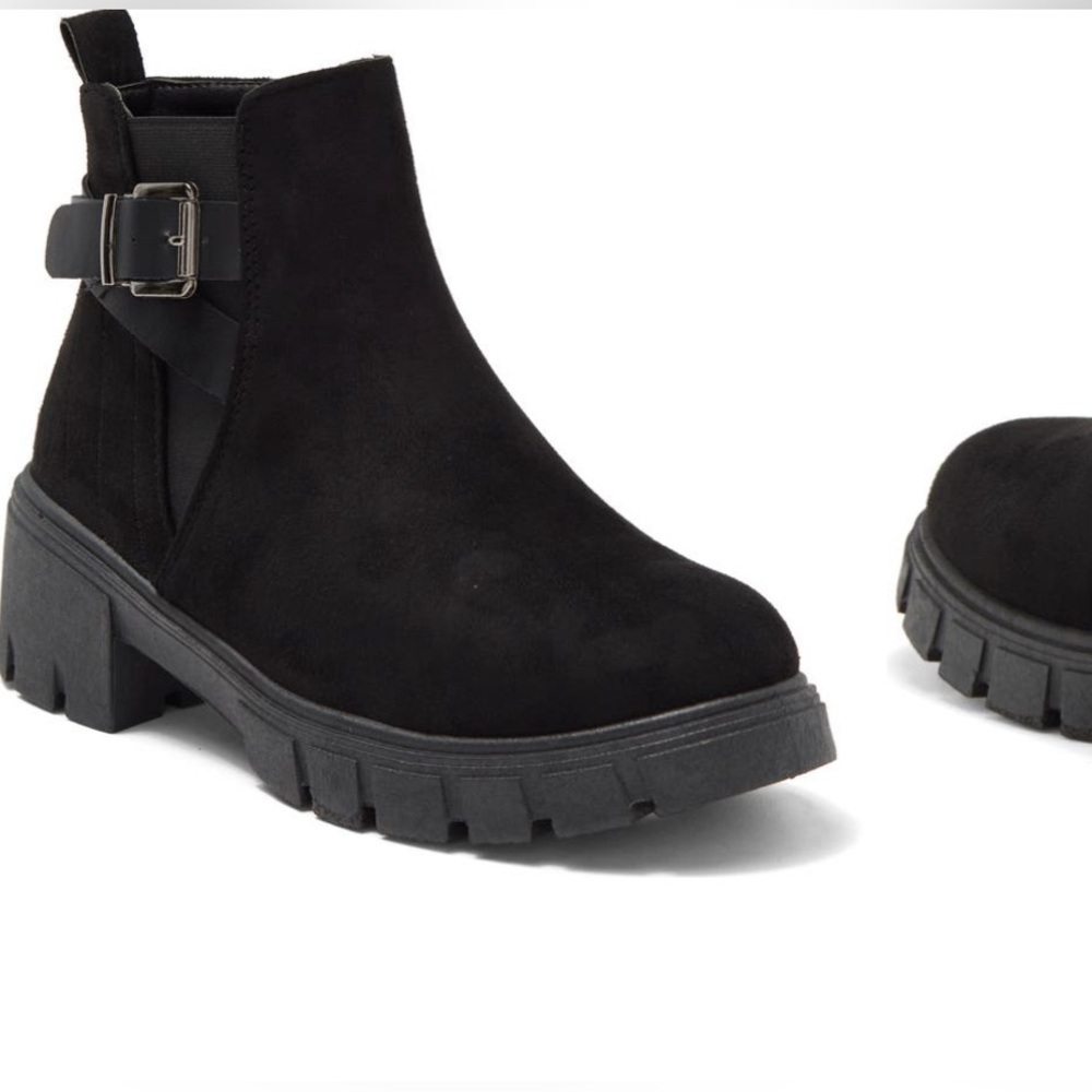 WANTED FOOTWEAR CINDER LUG SOLE BLACK CHELSEA ANKLE BOOTIE SIZE 10 - Picture 2 of 6